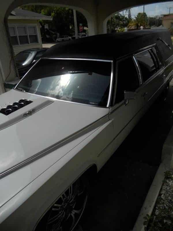 El hombre que abandonó coche fúnebre lleno de armas falsas en Miami 21 38373436-3605239