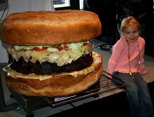 Crean la hamburguesa más grande del mundo 1