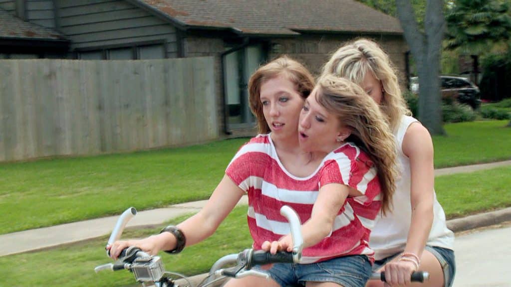 La chica de dos cabezas Abigail y Brittany Hensel La chica de dos cabezas Abigail y Brittany Hensel 1