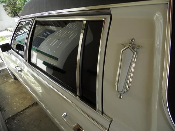 El hombre que abandonó coche fúnebre lleno de armas falsas en Miami 6 l10q-5354527