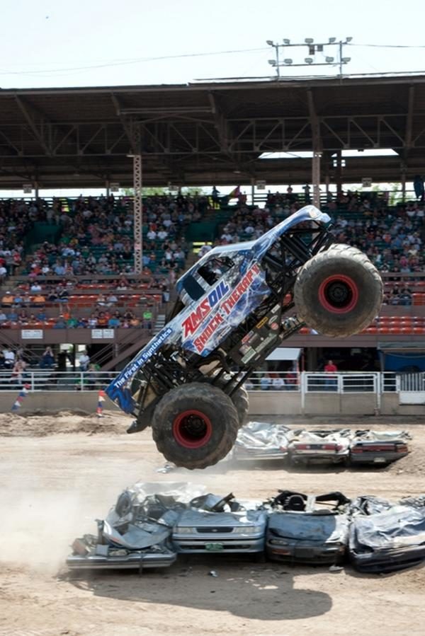 monstertrucks16-2711467