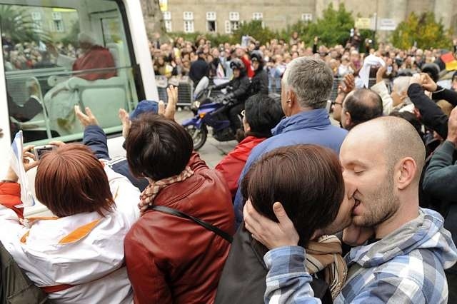El 99% del presupuesto del evento LGTB sale de manos privadas, la Iglesia, además de estar subvencionada, cuenta con exenciones fiscales para sus patrocinadores La visita del Papa cuesta cien veces más que el Orgullo LGTB y aportará diez millones menos de beneficio a Madrid 3