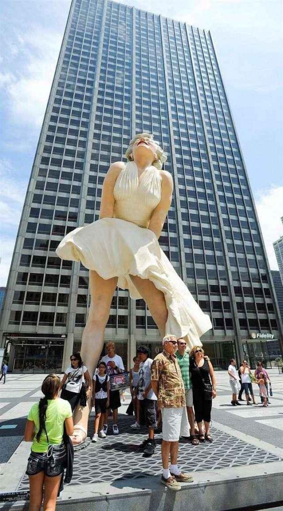 Inauguran escultura de Marilyn Monroe en Chicago 1