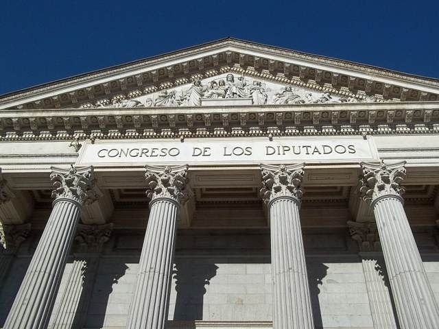 El Congreso gastará un millón de euros en móviles de alta gama para los diputados 1 El Congreso gastará un millón de euros en móviles de alta gama para los diputados 2