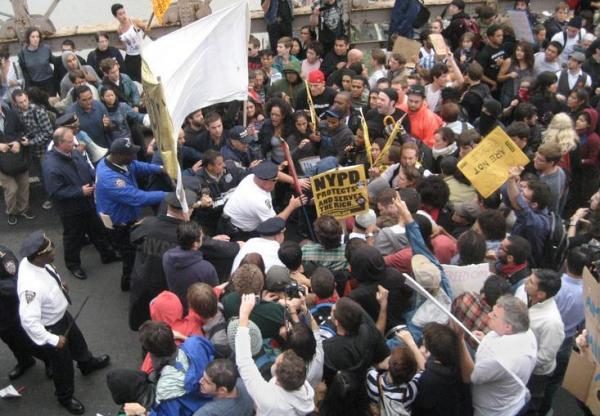 Noticias Curiosas - 700 detenidos en una marcha indignada en Nueva York