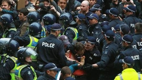Brutalidad policial contra Ocupa Melbourne en Australia 1 Brutalidad policial contra Ocupa Melbourne en Australia 2
