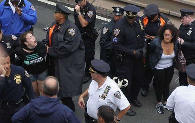 Noticias Curiosas - 700 detenidos en una marcha indignada en Nueva York