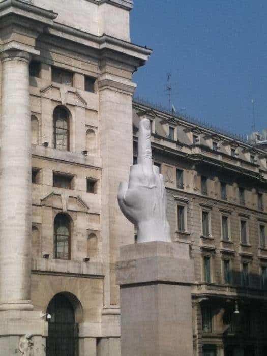 El corte de Mangas de Maurizio Cattelan 3