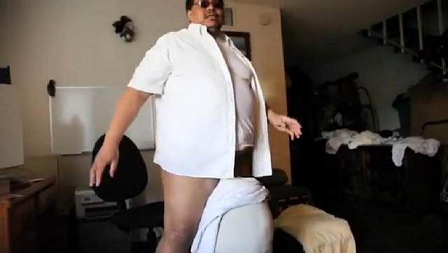 Wesley Warren Jr. tiene un escroto de 45 kilos