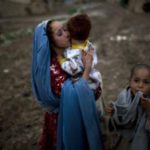 Afganistán, el país donde hombres de 60 se casan con niñas de 8 3