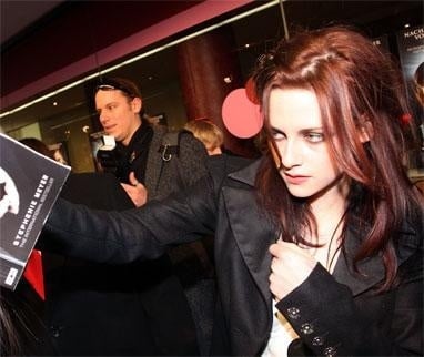 Kirsten Stewart siente miedo de que sus fans la asesinen 1 Kirsten Stewart siente miedo de que sus fans la asesinen 2