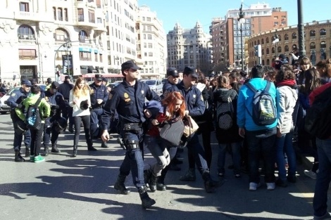 Seis detenidos en Valencia en la protesta estudiantil contra la carga policial 1 Seis detenidos en Valencia en la protesta estudiantil contra la carga policial 2