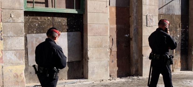 El Gobierno indulta a los 5 mossos que fueron condenados por torturas a un inocente 4