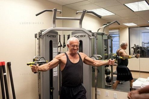  noticias Dr. Jeffry Life tiene 72 y un cuerpo de 20