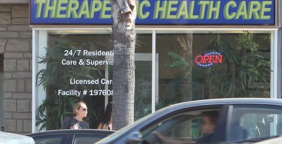Paparazzis captan a Miley Cyrus saliendo de una tienda de marihuana 3 noticias Miley Cyrus saliendo de una tienda de marihuana