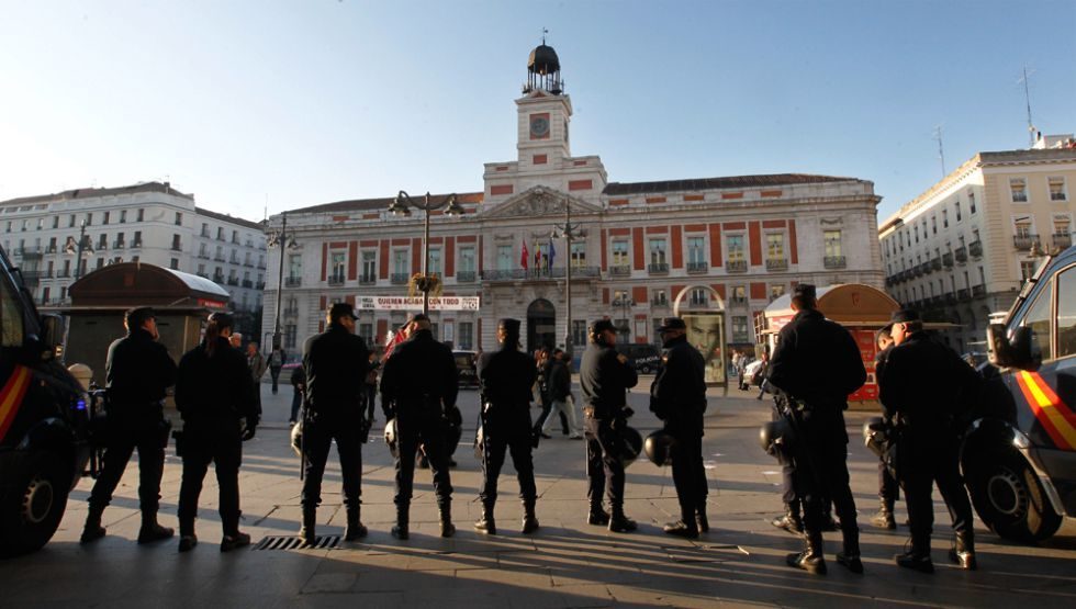Policías antidisturbios, desplegados en la Puerta del Sol.