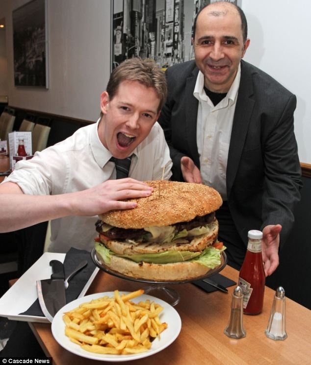 La hamburguesa más grande de Gran Bretaña pesa casi 7 kilos 4