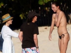 Fan en topless sorprende a Paul McCartney y su esposa 1