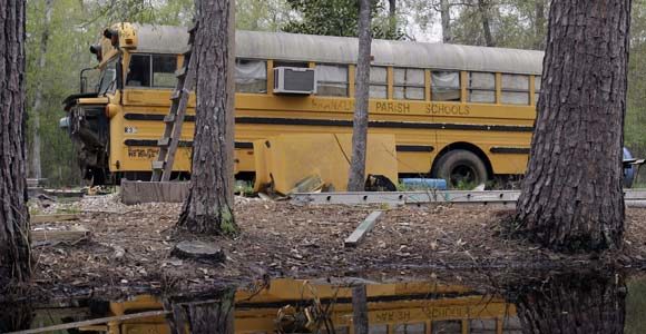 Autoridades de EEUU rescatan a dos niños que vivían en un autobús abandonado 3 noticias niños que vivían en un autobús abandonado