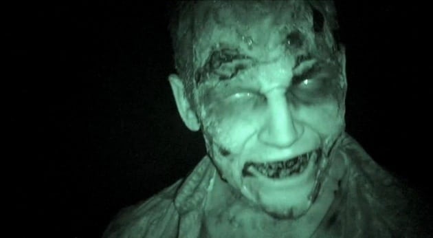 Un zombie en el cine para promocionar The Walking Dead 1 Un zombie en el cine para promocionar The Walking Dead 2