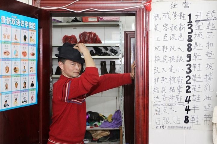 Una familia lleva seis años viviendo dentro de un baño público en China 13 Una familia lleva seis años viviendo dentro de un baño público en China 14