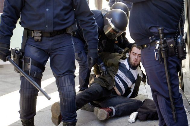 El gobierno endurecerá las leyes para proteger a la policía de los manifestantes 13