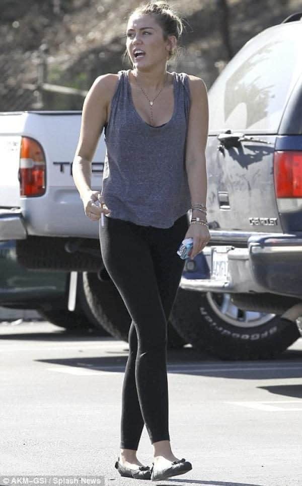 noticias Miley Cyrus fumando