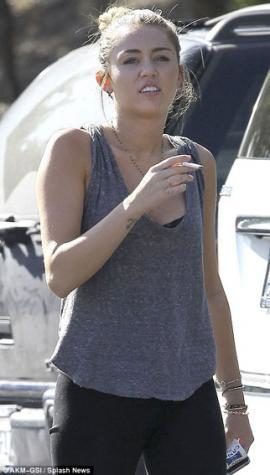 noticias Miley Cyrus fumando