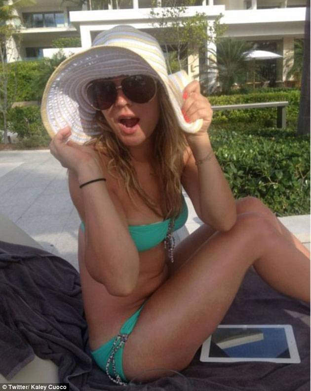 Kaley Cuoco, la sexy Penny, de The Big Bang Theory, publica fotos en bikini