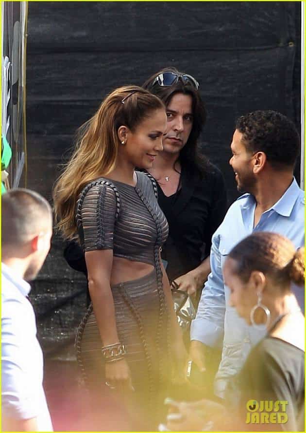 Jennifer López lució un vestido que deja muy poco a la imaginación 6
