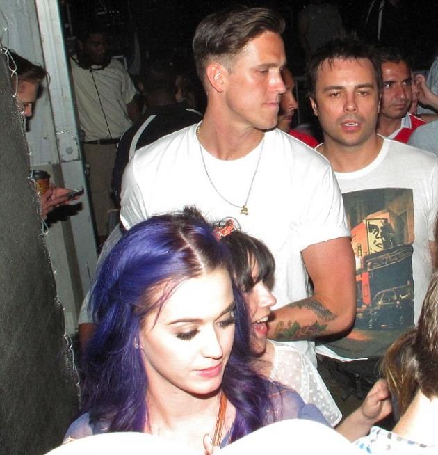 Katy Perry se mostró junto a su nuevo novio 10