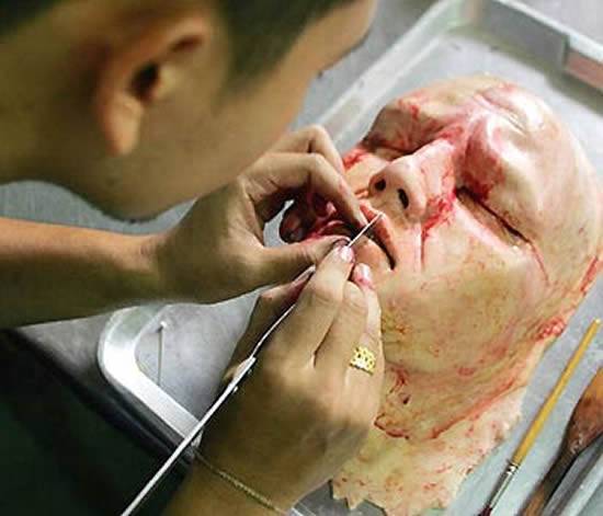 El pan del Horror, vende panes en forma miembros humanos 6