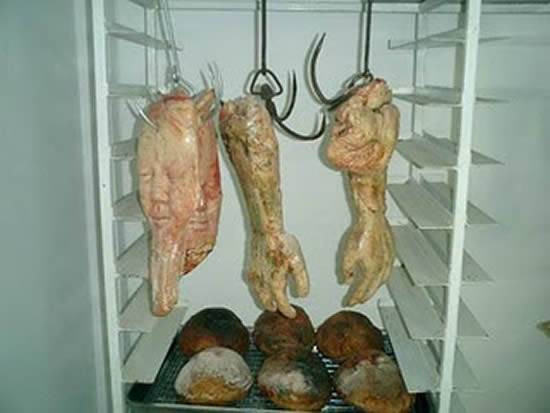 El pan del Horror, vende panes en forma miembros humanos 7