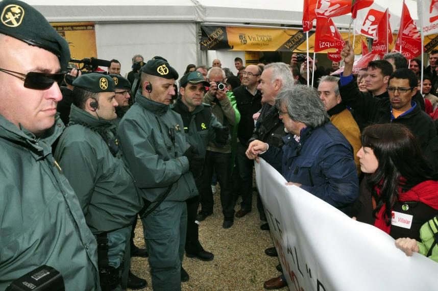 Cayo Lara, retenido por la Guardia Civil en Villalar en el Homenaje a los Comuneros 4