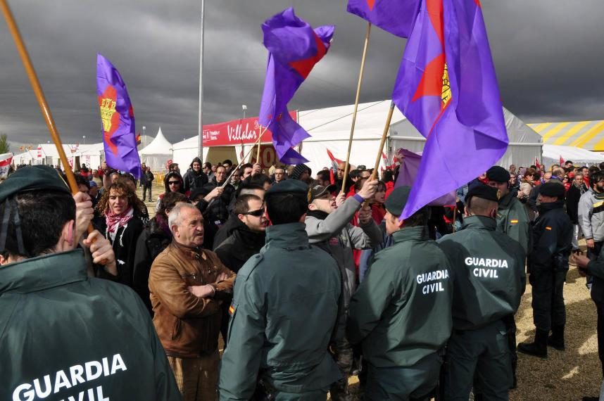 Cayo Lara, retenido por la Guardia Civil en Villalar en el Homenaje a los Comuneros 7