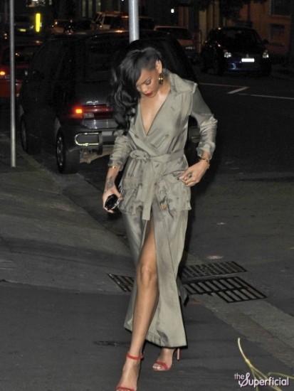 Rihanna salió a cenar desnuda 3
