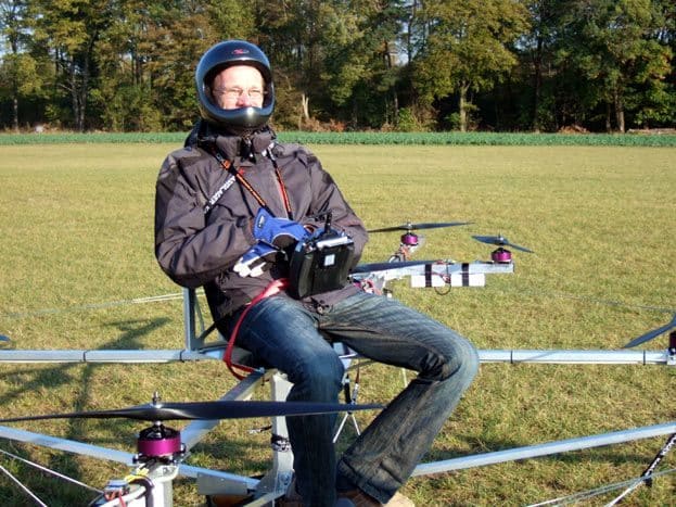 Thomas Senkel pilota el primer multicóptero eléctrico con motores RC 2 Thomas Senkel pilota el primer multicóptero eléctrico con motores RC