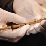 Descubren el instrumento musical más antiguo, una flauta de hace 42 mil años 3