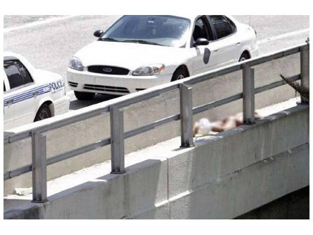 Policía de Miami mata a caníbal que se comía el rostro de un indigente 1 Policía de Miami mata a caníbal que se comía el rostro de un indigente 2