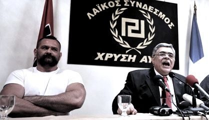 Neonazis y extrema izquierda serán claves en el Parlamento de Grecia 1 El líder de Aurora Dorada, Nikolaos Michaloliakos (derecha), en Atenas.