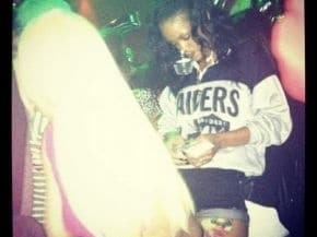 Rihanna se fue de estrípers y subió fotos a Twitter 1 Rihanna se fue de estrípers y subió fotos a Twitter 2