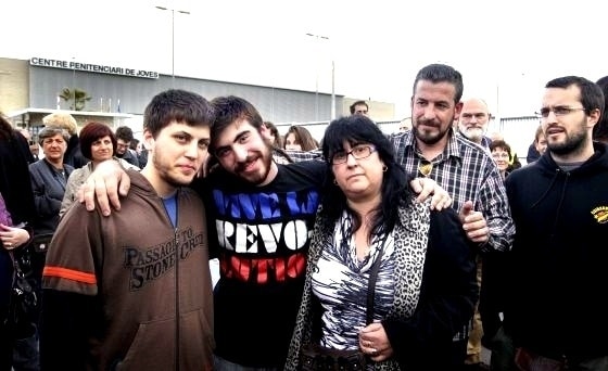En libertad los 3 jóvenes detenidos en Barcelona el 29-M tras 35 días de cárcel 1 En libertad los 3 jóvenes detenidos en Barcelona el 29-M tras 35 días de cárcel 2