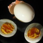 Cómo pelar un huevo duro en 10 segundos 2