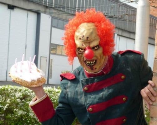 Payaso diabólico cobra por “torturar” psicológicamente a los niños durante una semana 1 Payaso diabólico cobra por “torturar” psicológicamente a los niños durante una semana 2