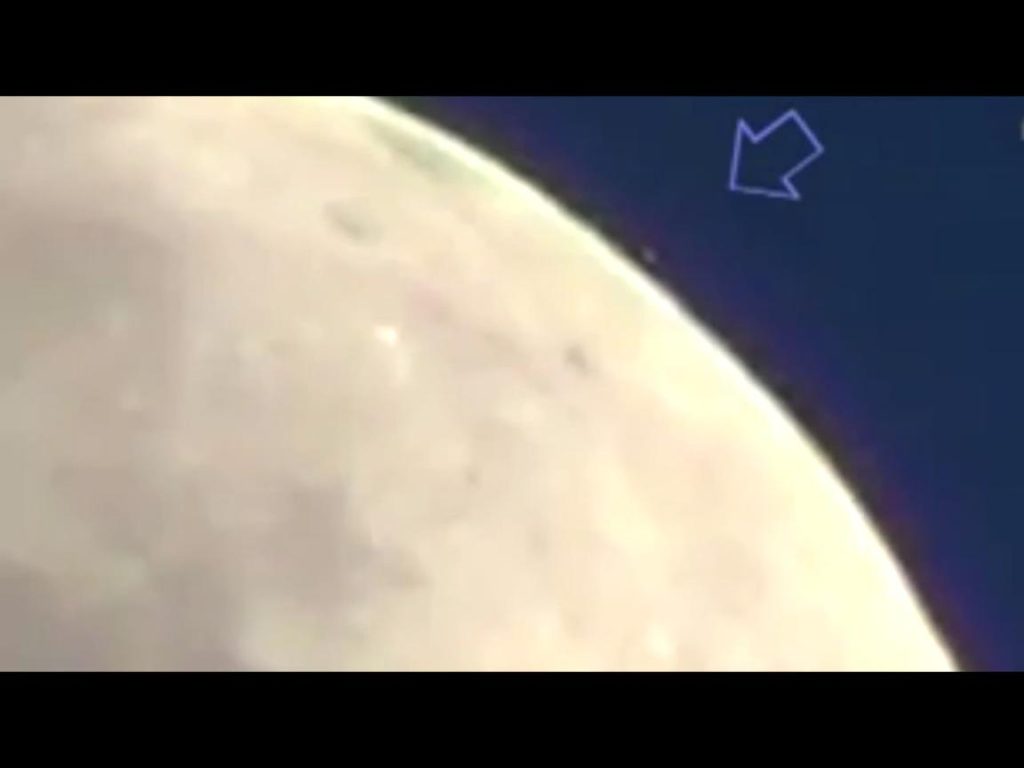 Vídeo de 5 OVNIS aterrizando en la Luna 1