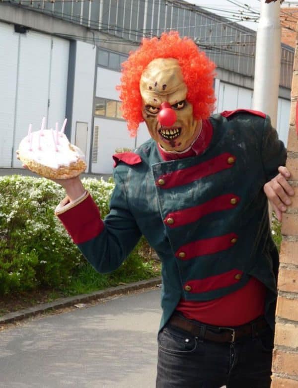 Payaso diabólico cobra por “torturar” psicológicamente a los niños durante una semana 2 noticias Payaso diabólico cobra por “torturar” psicológicamente a los niños durante una semana