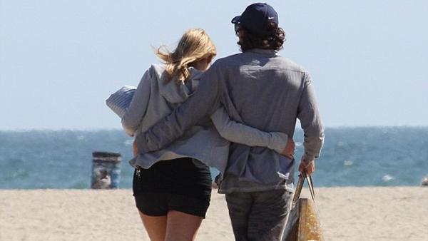 Sharon Stone, feliz con su novio argentino en la playa 2