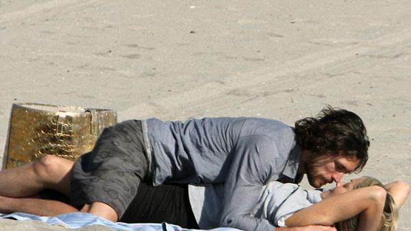 Sharon Stone, feliz con su novio argentino en la playa 7