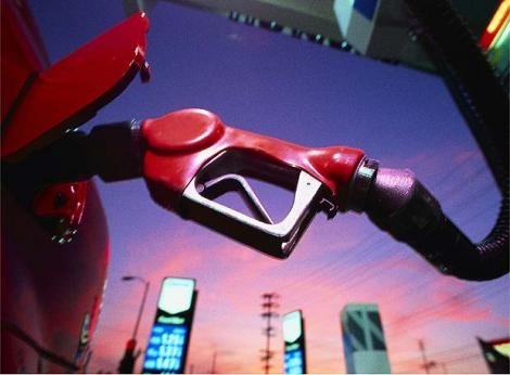 El precio del petróleo baja un 30% pero las gasolineras no lo aplican 7