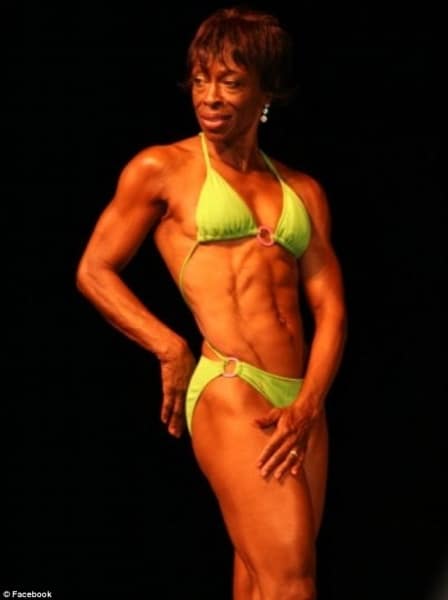 Una sexy abuela de 64 años compite con chicas de 20 4 Una sexy abuela de 64 años compite con chicas de 20 5